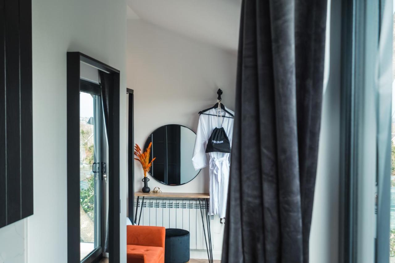 Priory Bay Escapes - Visum Apartment Tenby Bagian luar foto