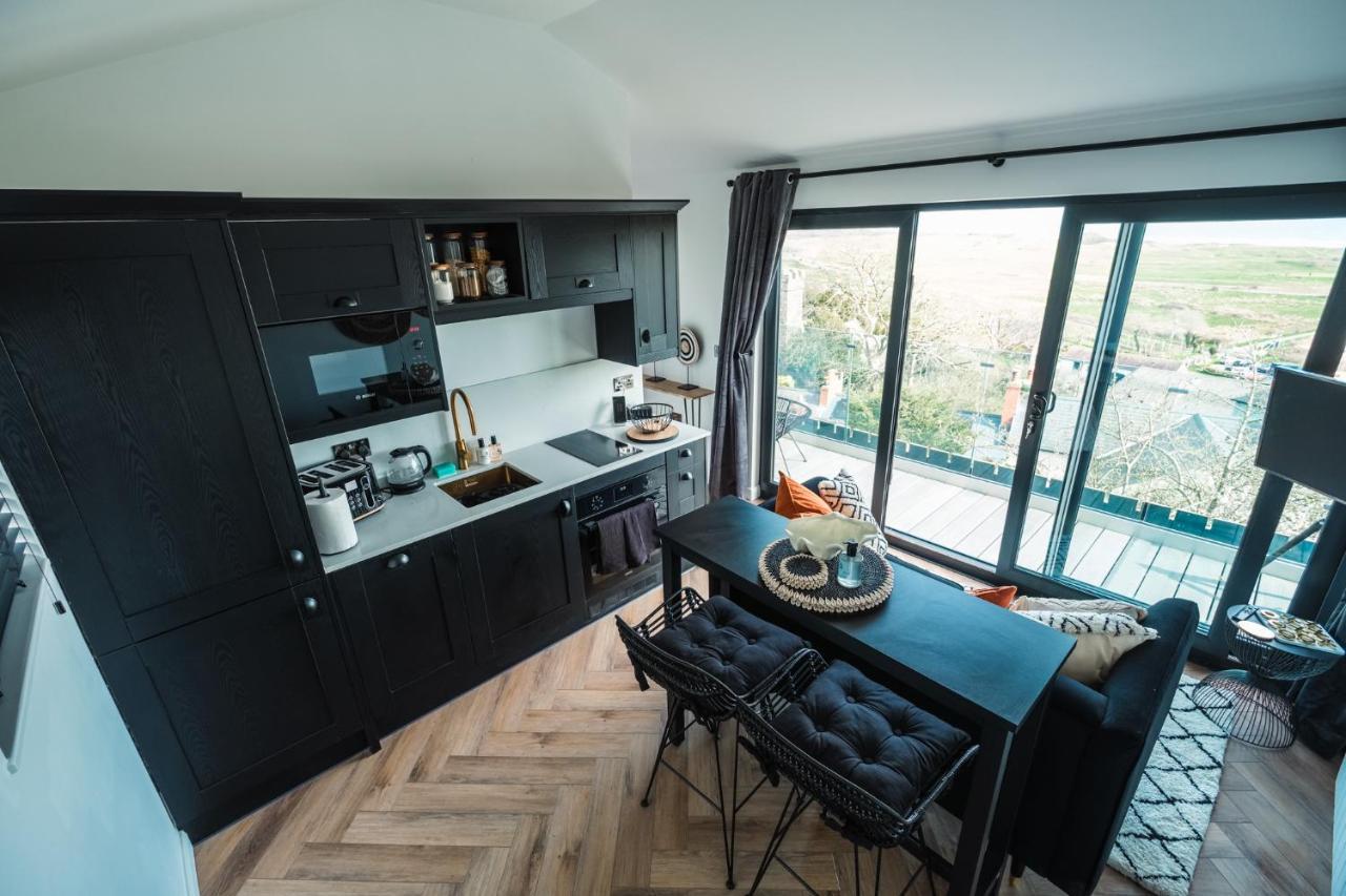 Priory Bay Escapes - Visum Apartment Tenby Bagian luar foto