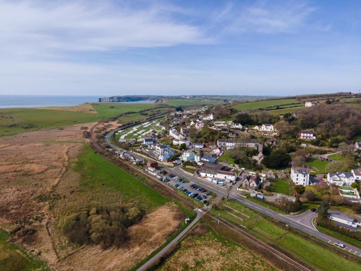 Priory Bay Escapes - Visum Apartment Tenby Bagian luar foto