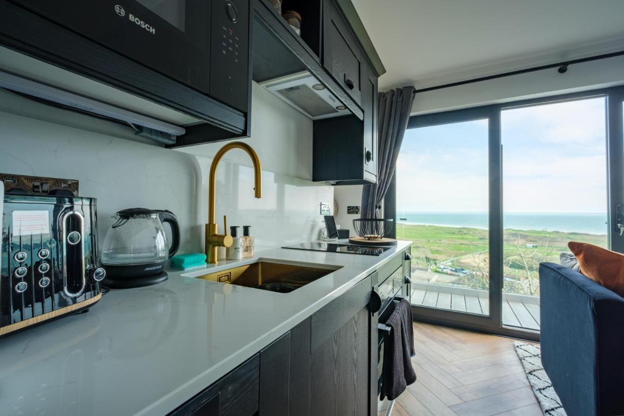 Priory Bay Escapes - Visum Apartment Tenby Bagian luar foto