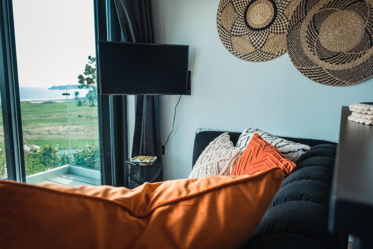 Priory Bay Escapes - Visum Apartment Tenby Bagian luar foto
